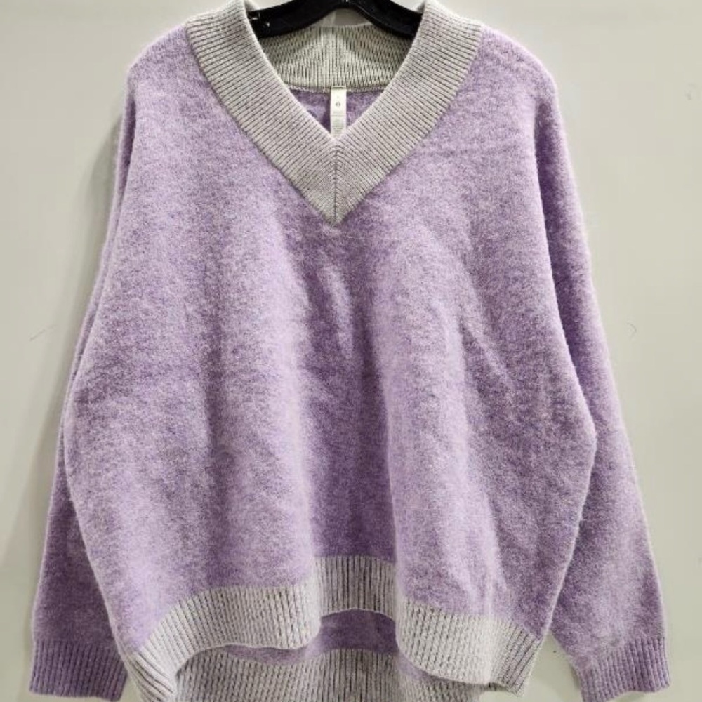 lululemon athletica Purple V-Neck Sweater Hi-Lo sz Large this is like new